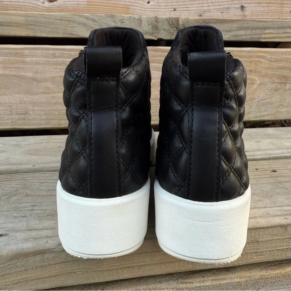 Clarks Suede Ankle Bootie Layton Black Leather Quilted Platform Sneaker 9.5 M