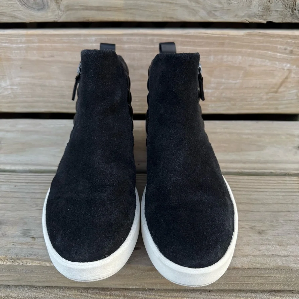 Clarks Suede Ankle Bootie Layton Black Leather Quilted Platform Sneaker 9.5 M