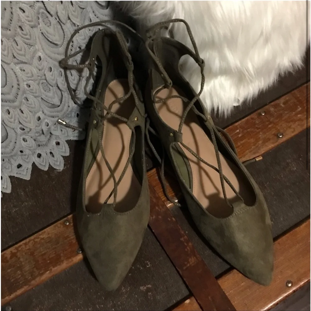 Old Navy Balletcore Woman’s Olive Suade Green Gold Hardware Tie Up Flats Size 8