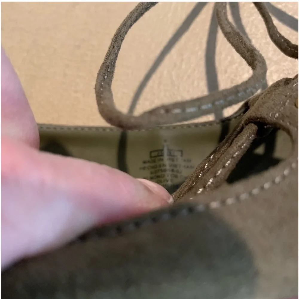 Old Navy Balletcore Woman’s Olive Suade Green Gold Hardware Tie Up Flats Size 8