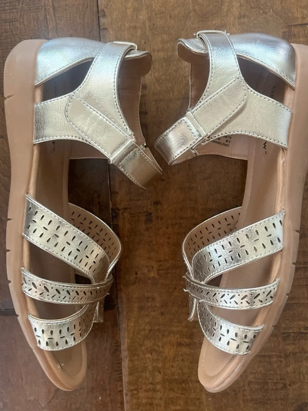 Comfortview Christiana metallic gold faux leather sandals Sz. 8.5