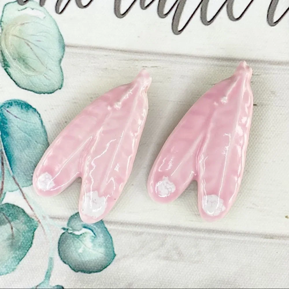 N/A pink feather ceramic