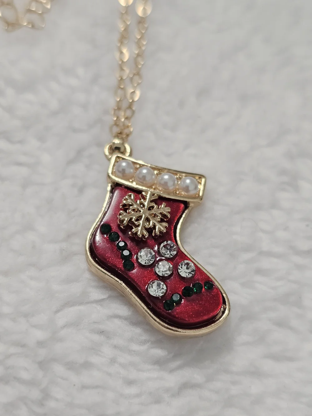 Studio 1886 by Avon Fireside Treasures Stocking Pendant Necklace NIB Christmas
