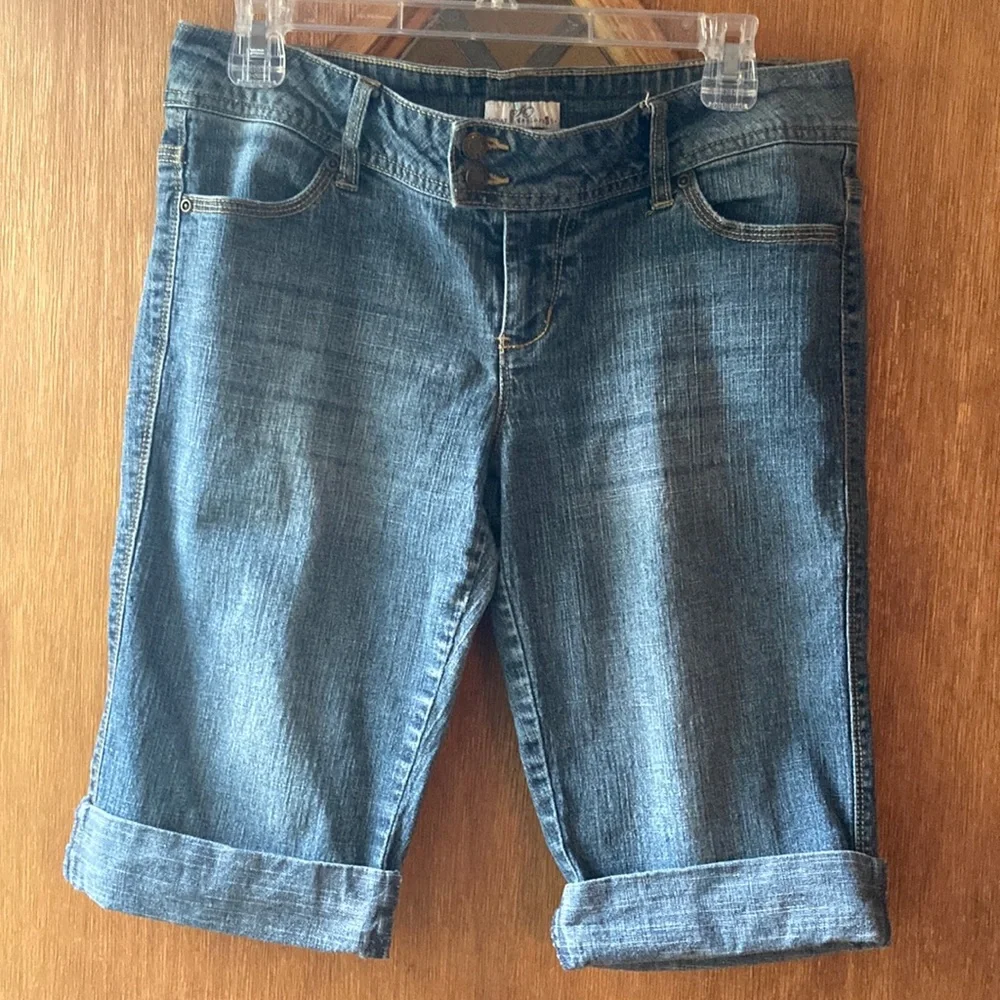 🧡 SO Women’s Denim Capris Juniors (size 11)