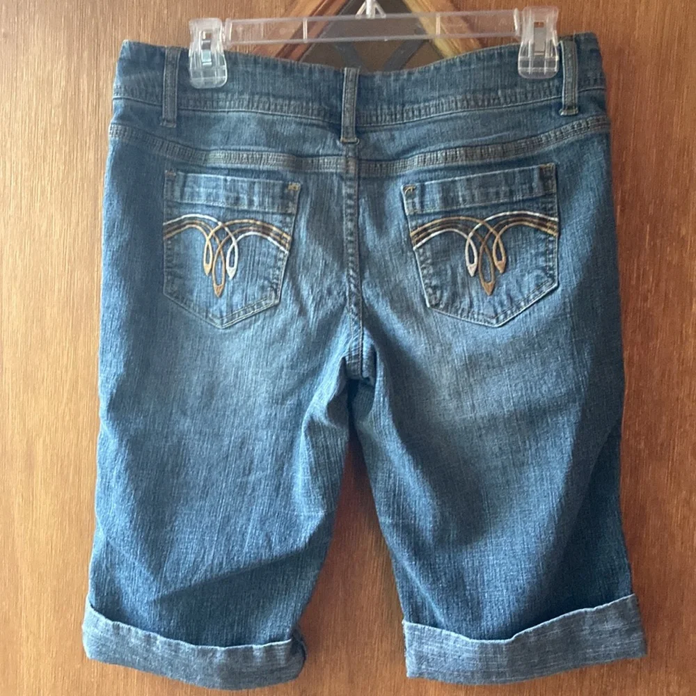 🧡 SO Women’s Denim Capris Juniors (size 11)