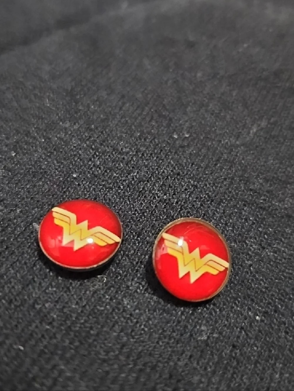 DC Comics round stud