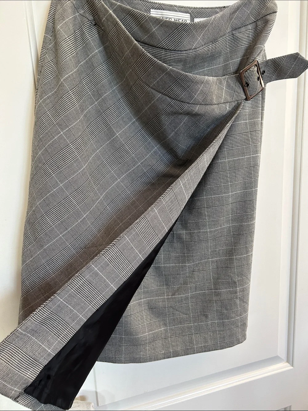 Jones Wear Angled Hem Gray Plaid Skirt with Buckle-size 4