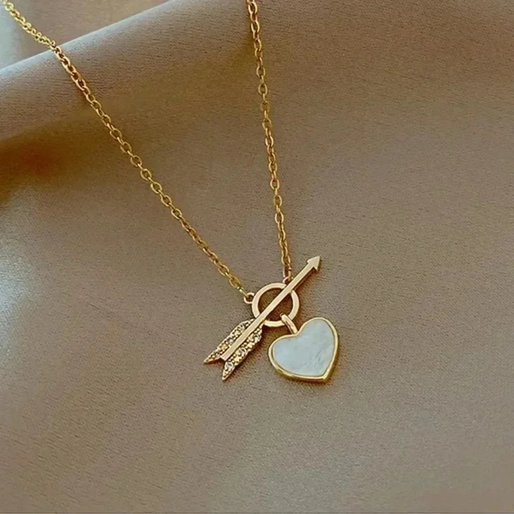 HP 🎉 Gold Arrow Cupid Heart Necklace