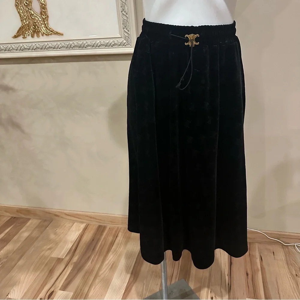 N/A black velvet