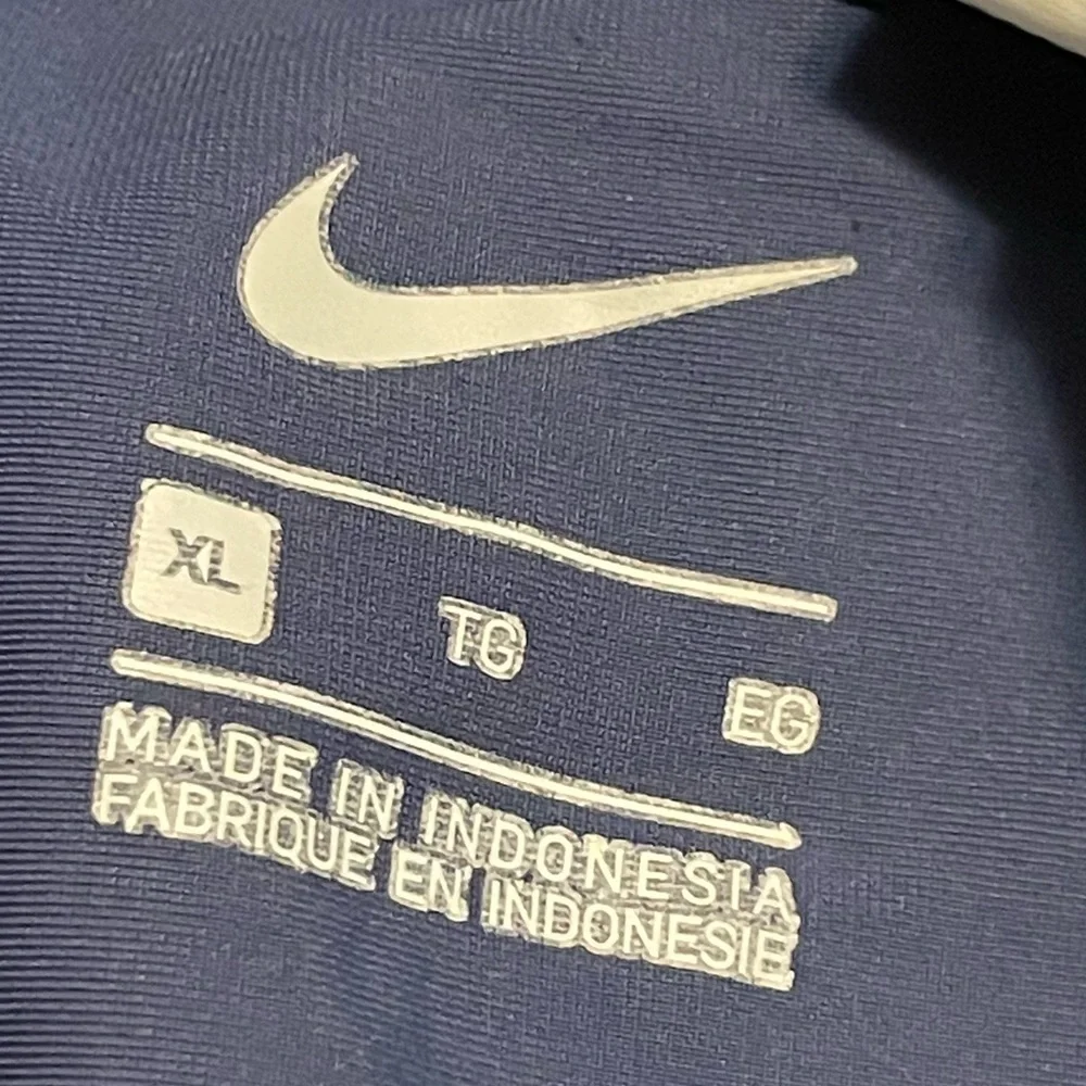 Nike color navy