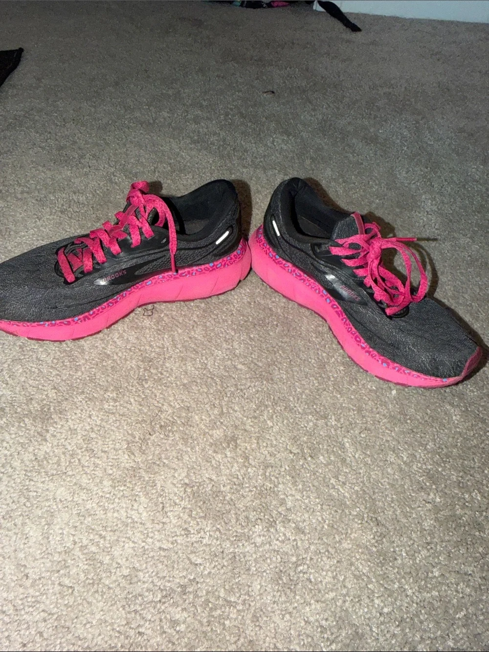 Brooks Trace Women's Black and Hot Pink Athletic Running Shoes
