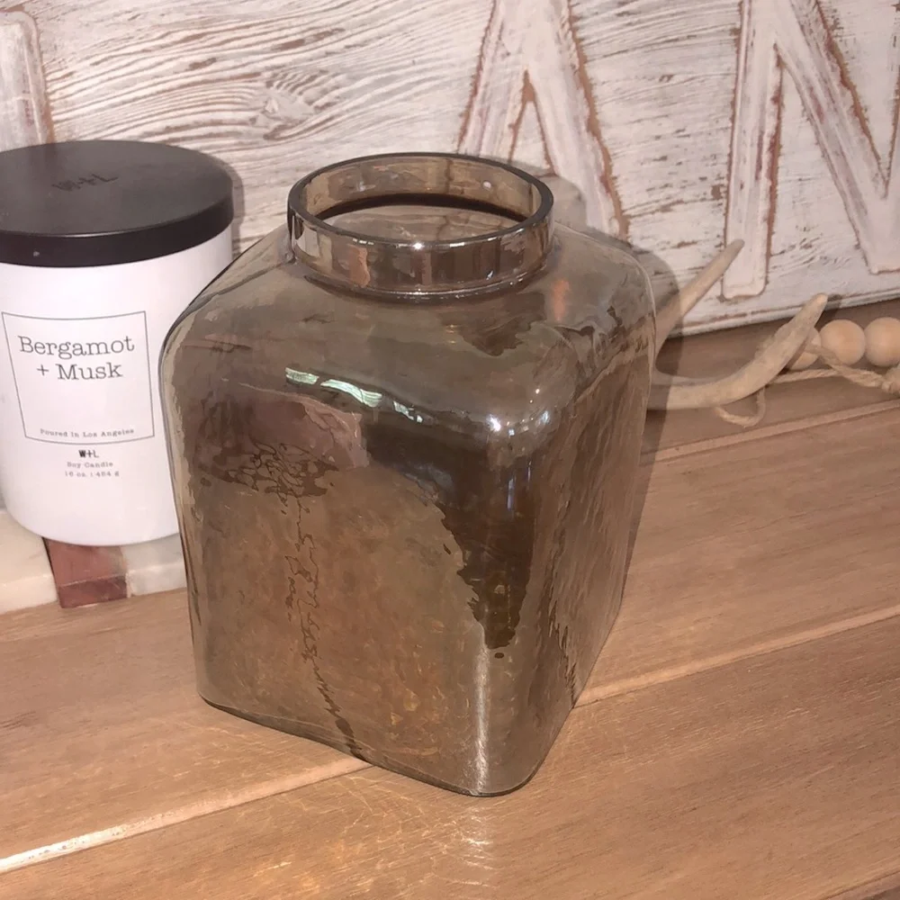 Beautiful farmhouse cottage style glass jar decor