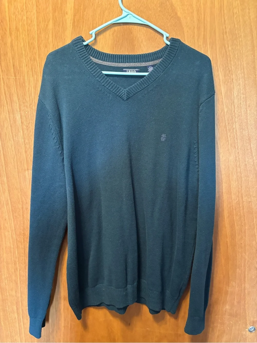 Izod Men's Teal-Green V-Neck Sweater