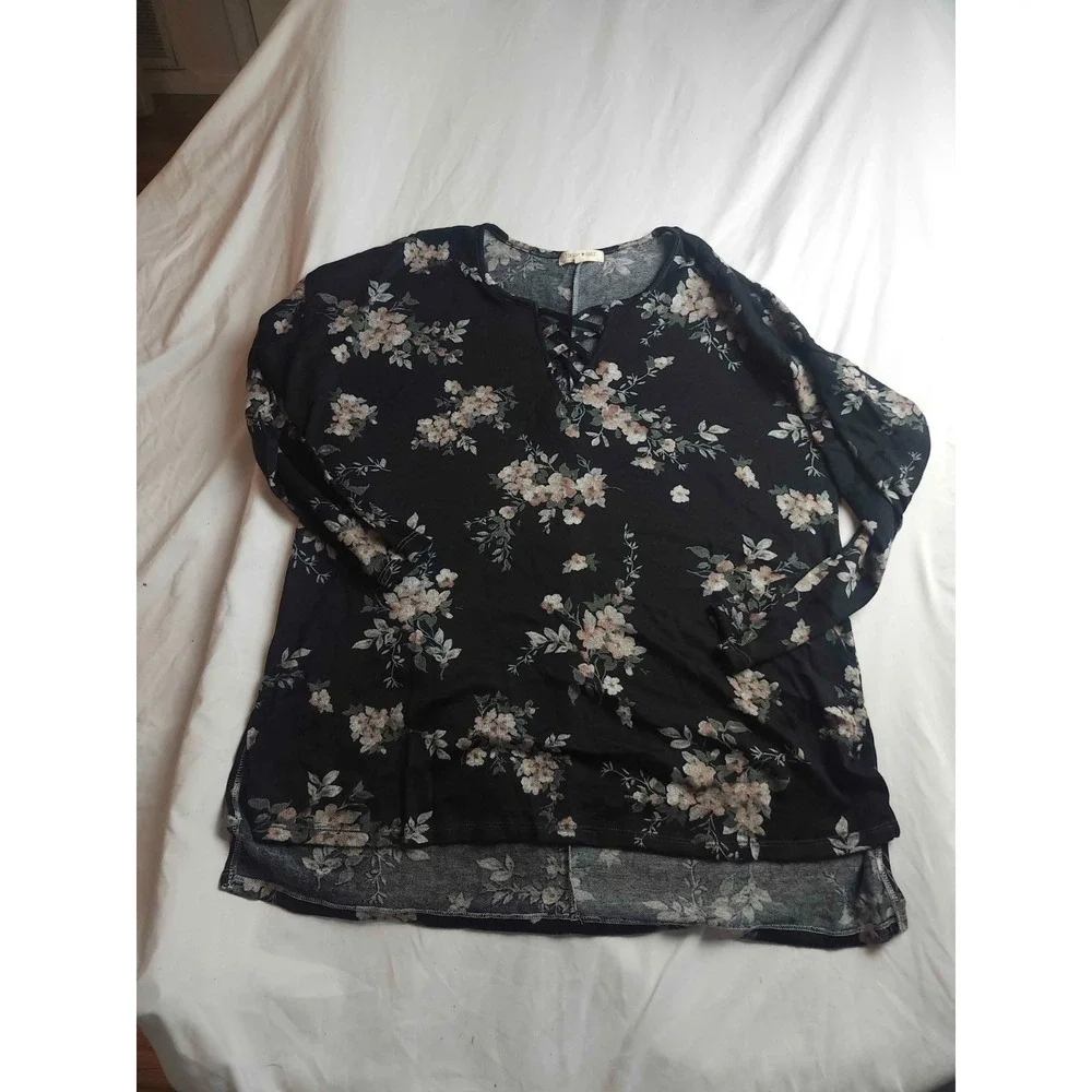 Living Doll LA Blouse Top Womens Size 1X Black Floral Long Sleeve Lattice V-Neck