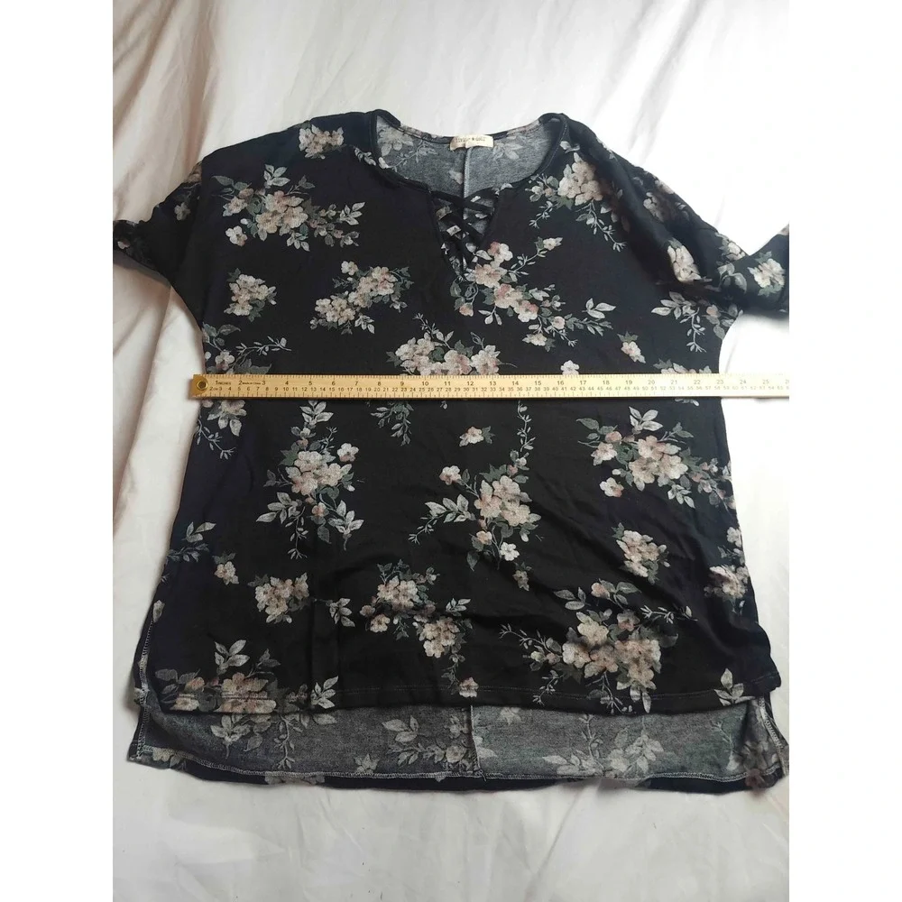 Living Doll LA Blouse Top Womens Size 1X Black Floral Long Sleeve Lattice V-Neck