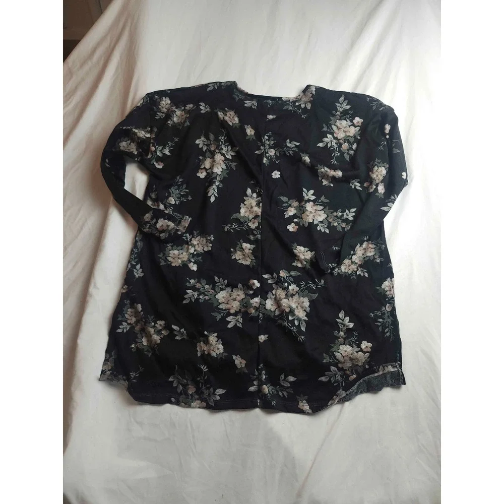 Living Doll LA Blouse Top Womens Size 1X Black Floral Long Sleeve Lattice V-Neck