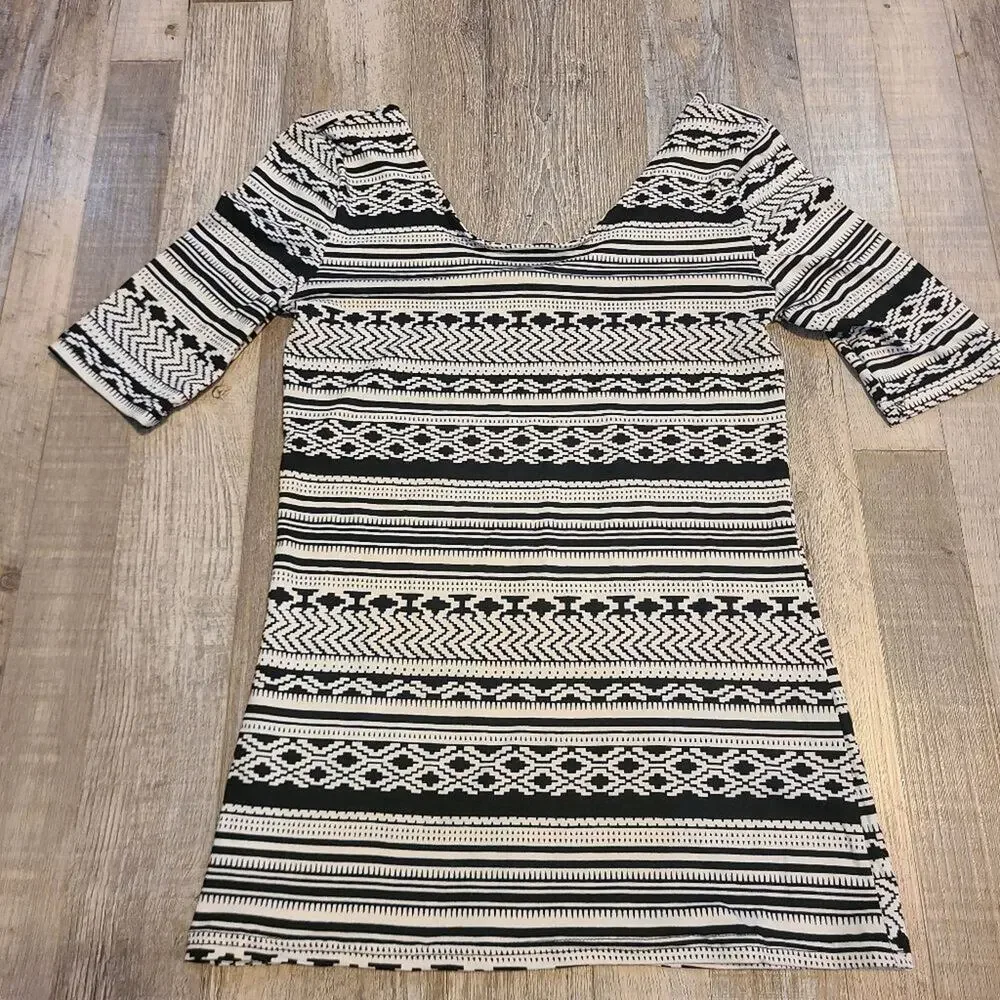 Capella large women's black and white aztec striped top new without tags