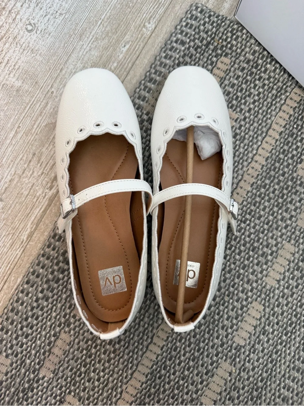 NIB DV by Dolce Vita white Mary Jane Flats with Scalloped Edge