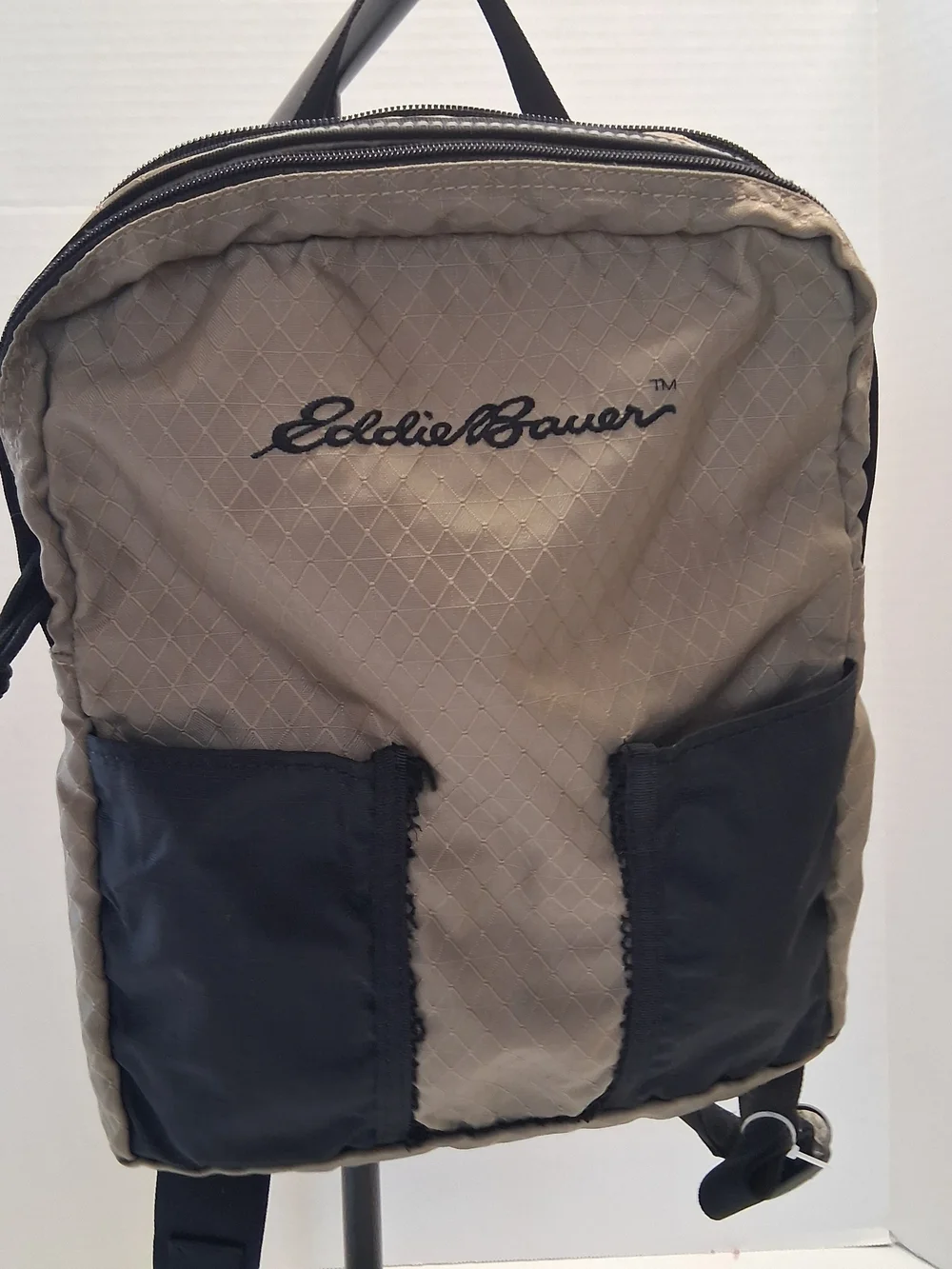 Eddie Bauer smoke store