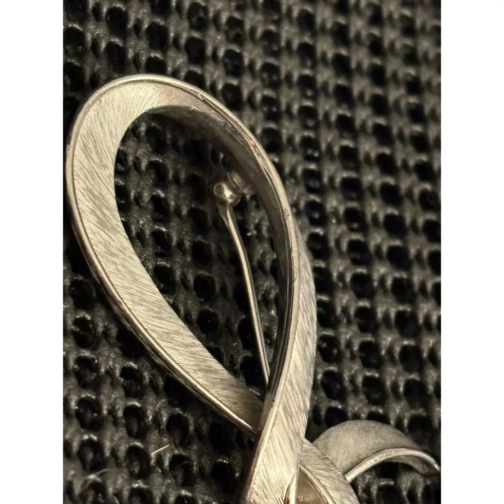 Vintage Trifari Crown Abstract Ribbon Brooch Brushed Silver Tone
