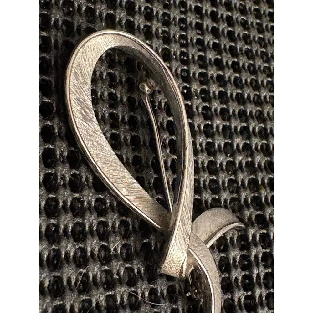 Vintage Trifari Crown Abstract Ribbon Brooch Brushed Silver Tone