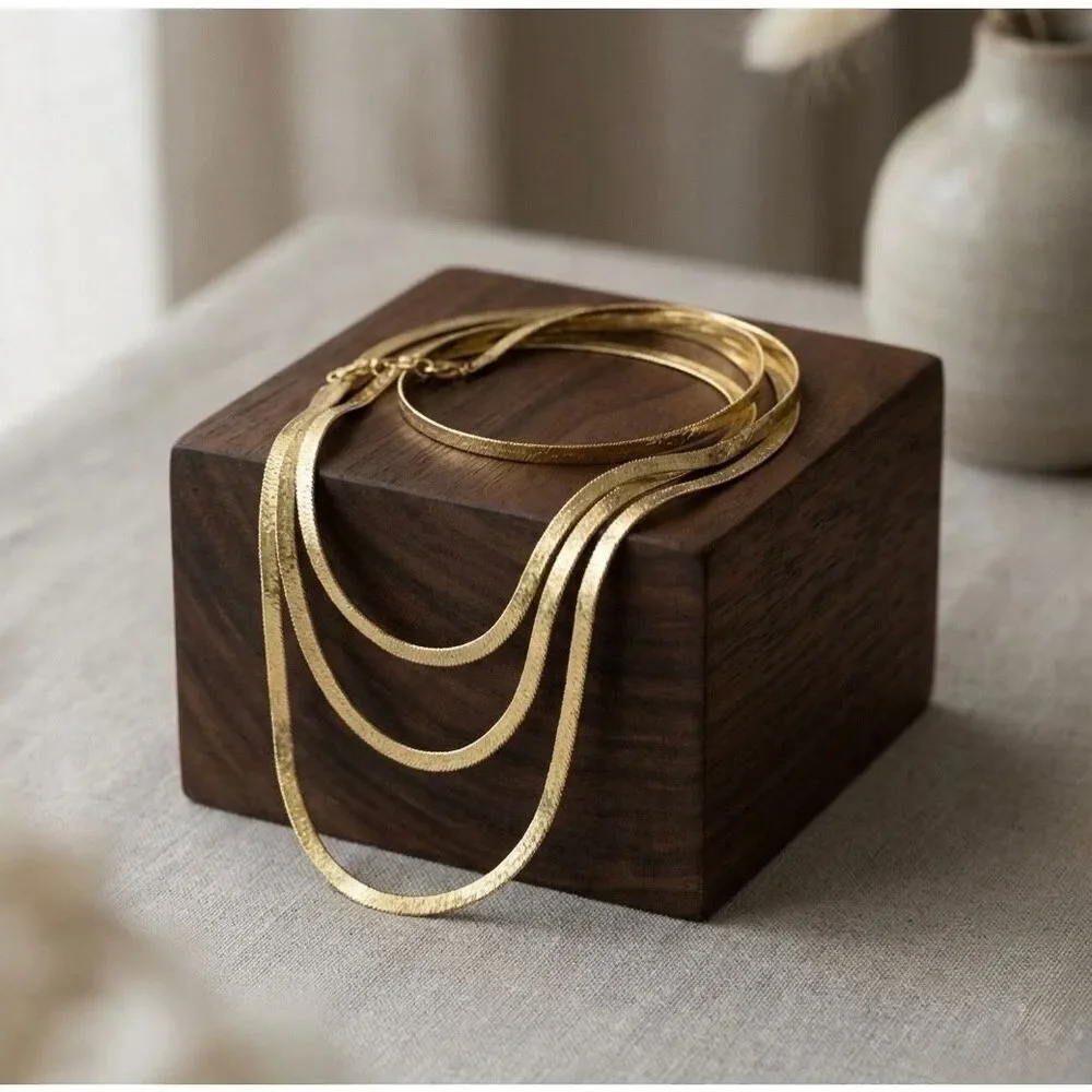 Elegant Italian Gold Herringbone 20” Chain Necklace – Timeless & Refined