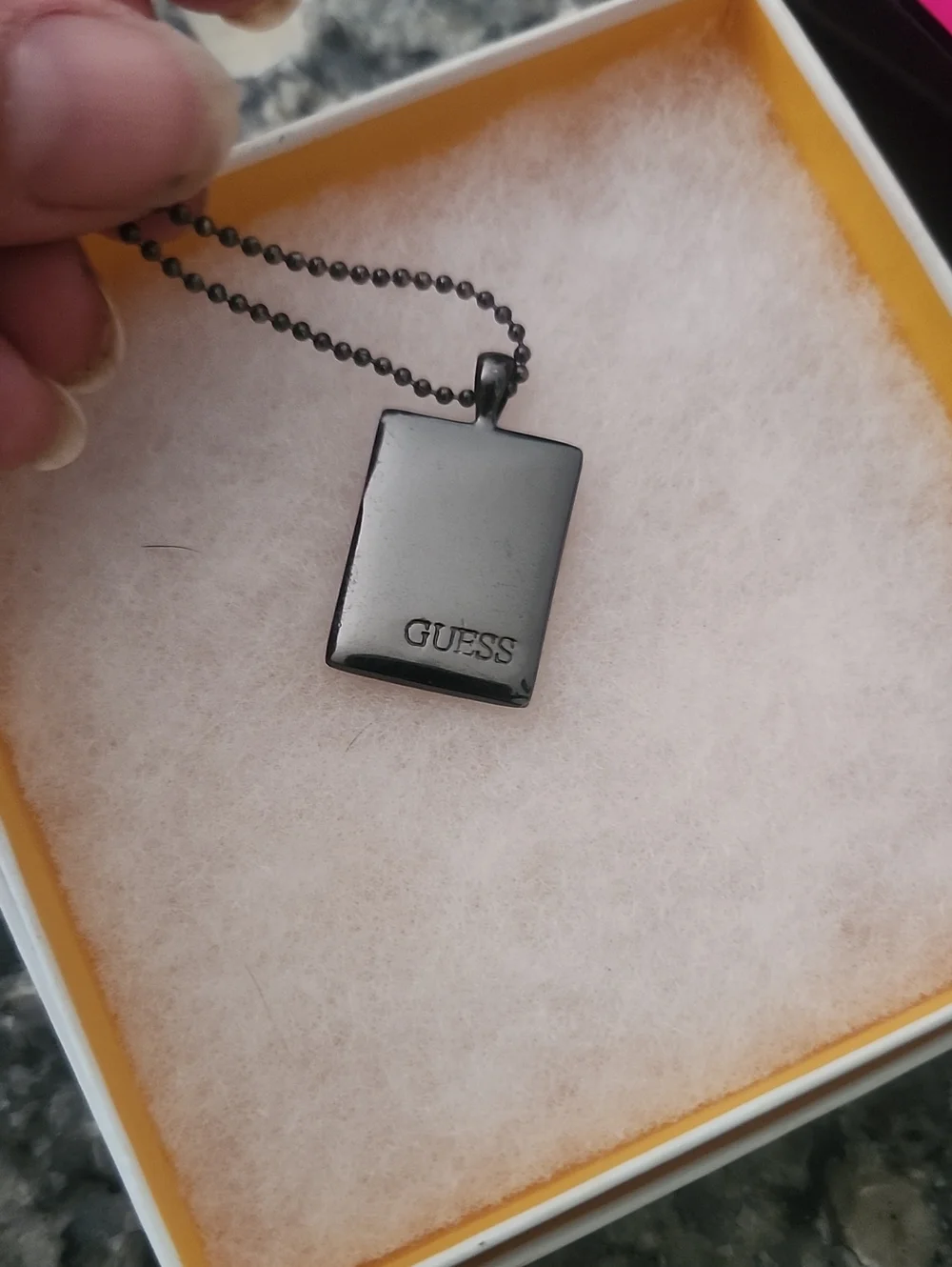 Guess necklace rectangular