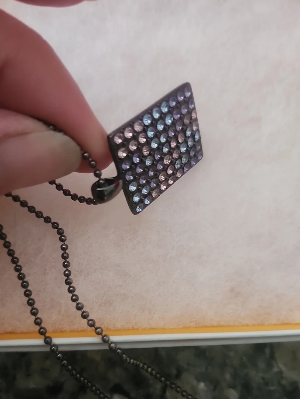 Guess necklace rectangular