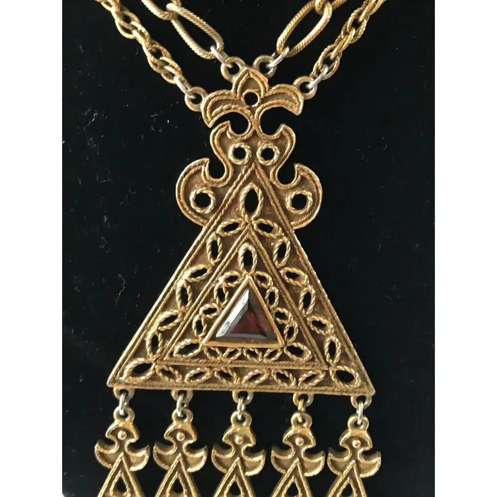 Goldette stunning statement