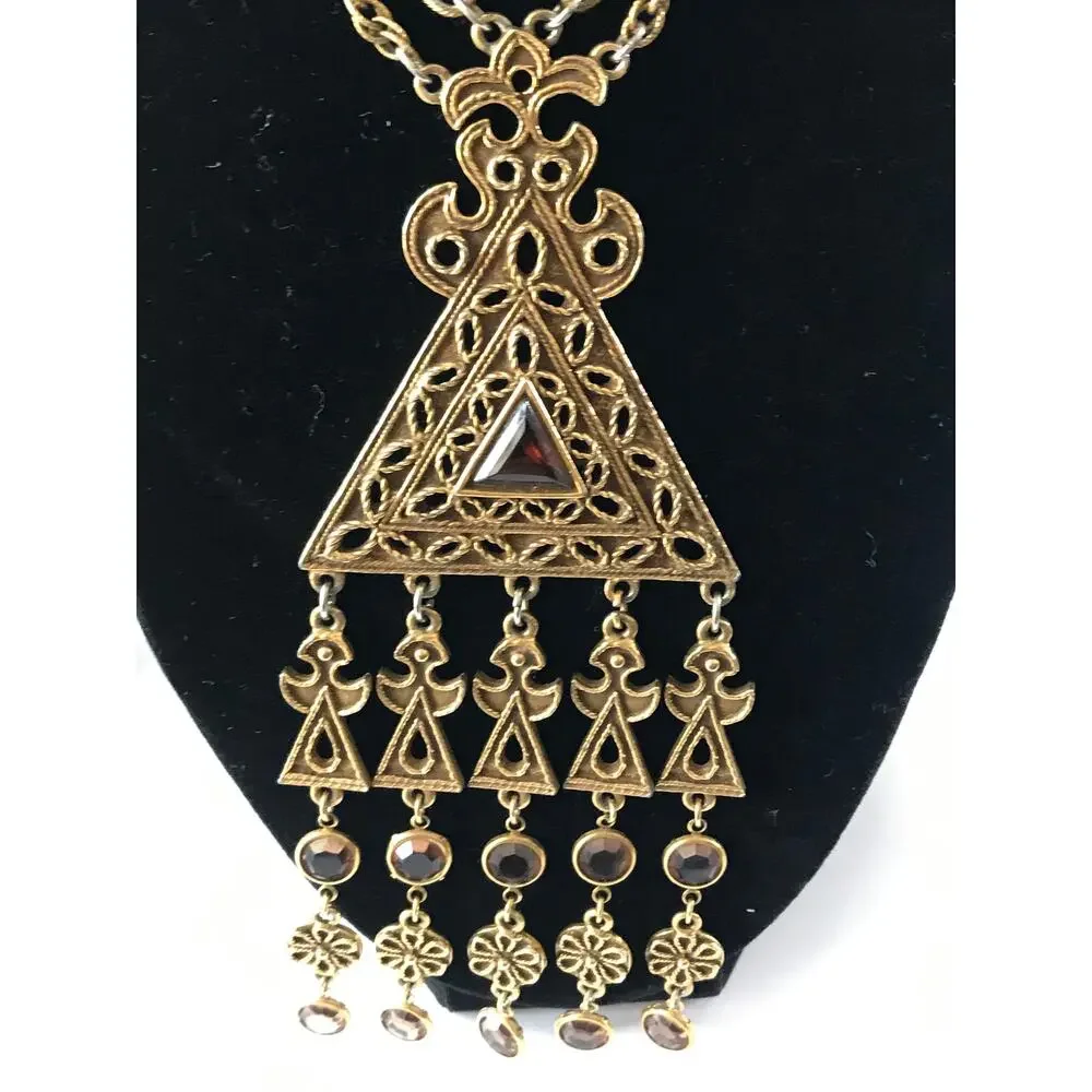 Goldette stunning statement