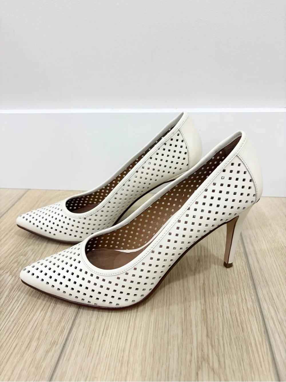 Halogen elegant white