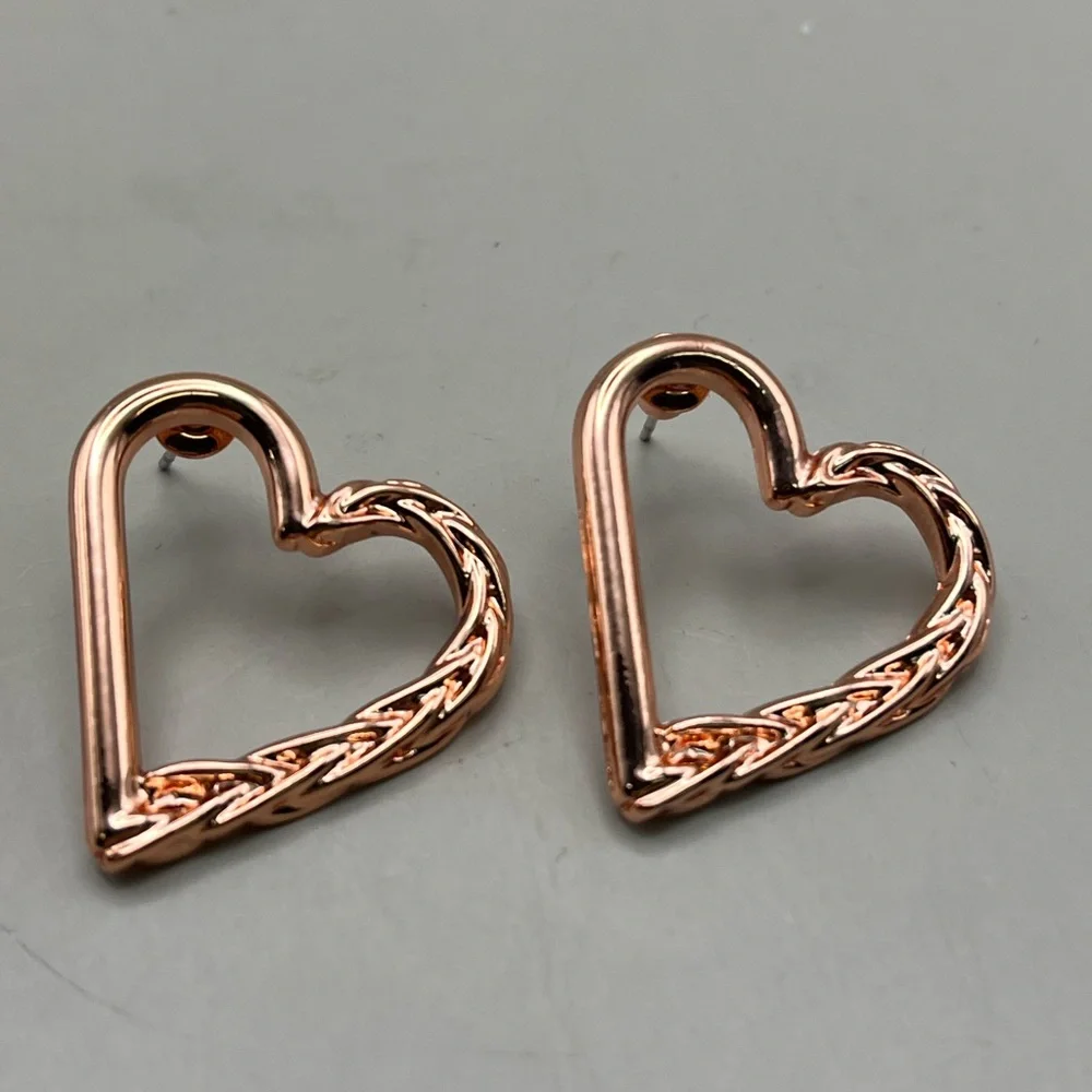 Elegant Heart-Shaped Rose Gold Earrings