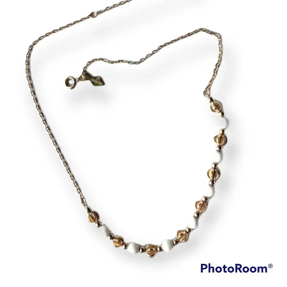 Sarah Coventry white and gold tone beaded necklace