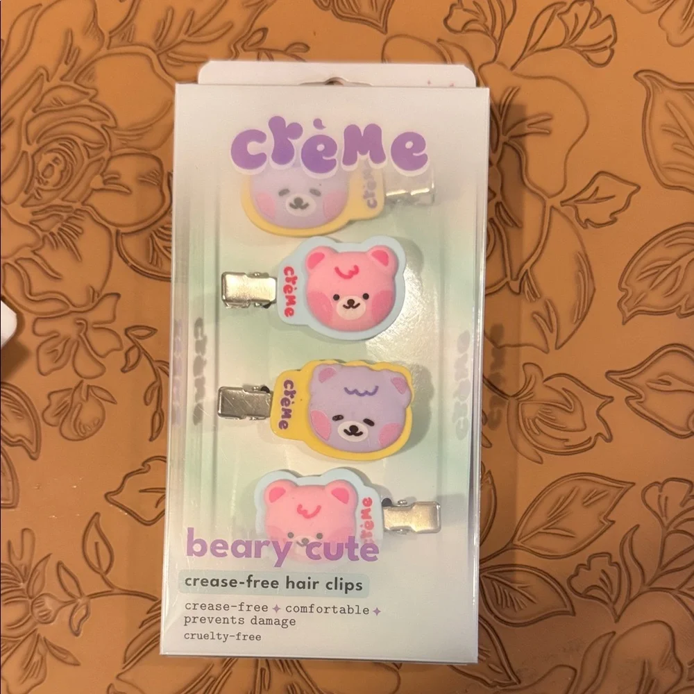 5/$25 The Crème shop Beary Cute Hair Clips 🆕