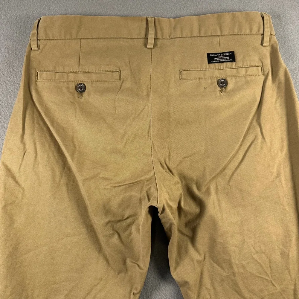 Banana Republic measures 32x31