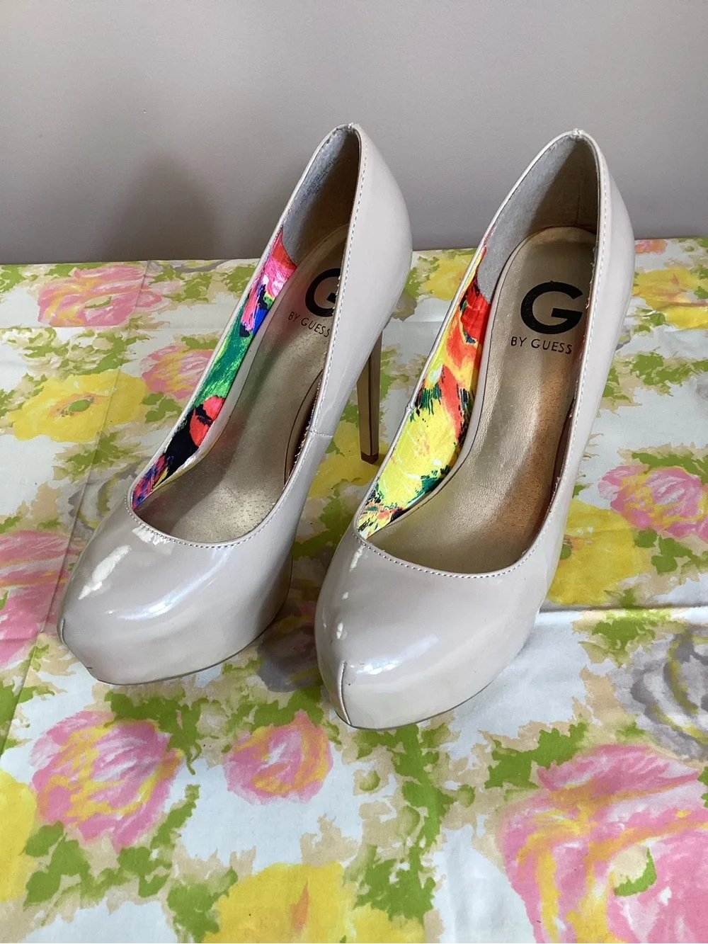 G by Guess classic outside