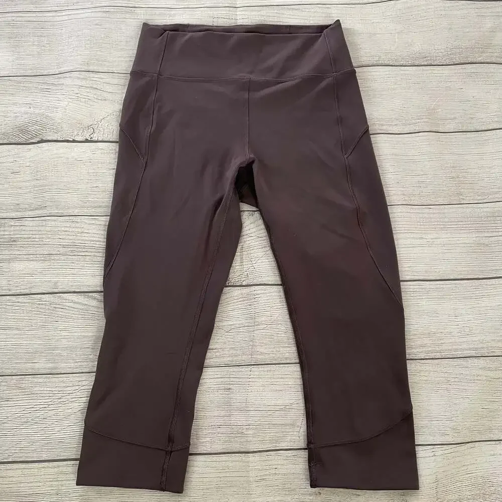 Lululemon In Movement Tight Leggings Crop 19” Women 8 Black Currant