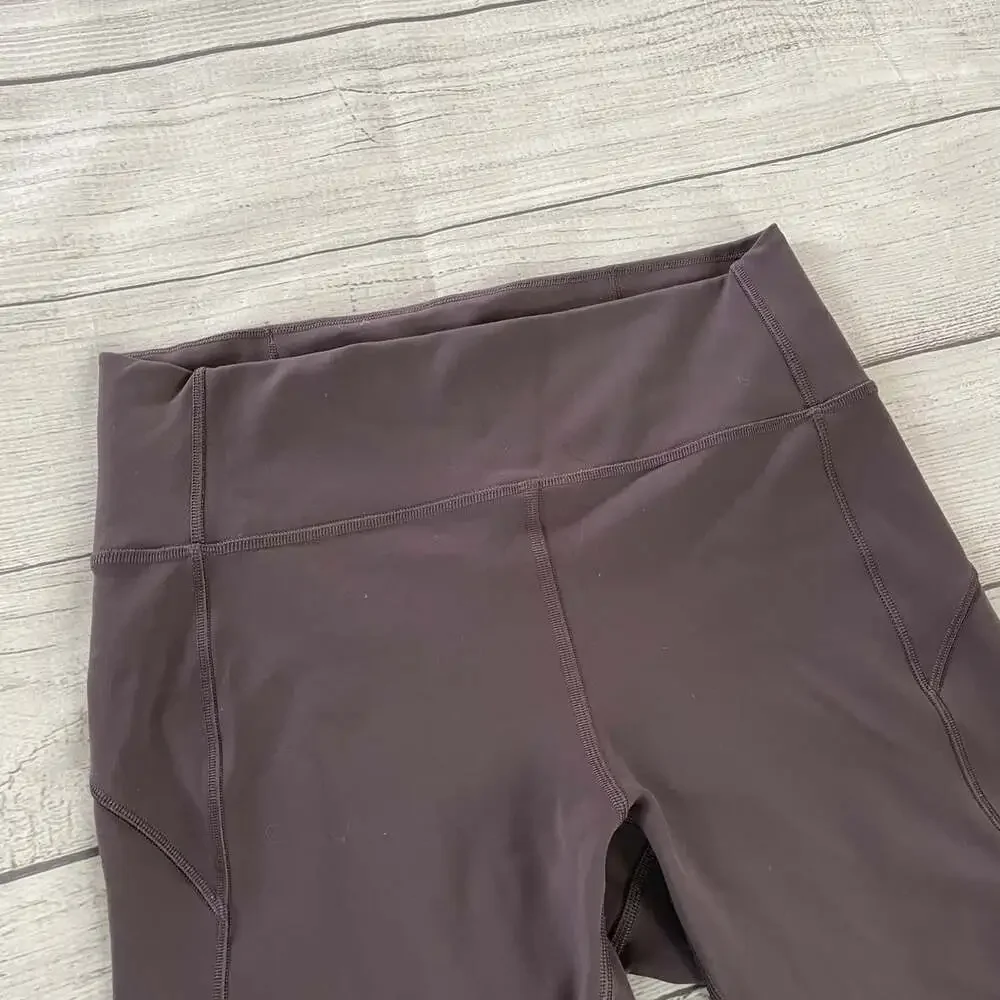 Lululemon In Movement Tight Leggings Crop 19” Women 8 Black Currant