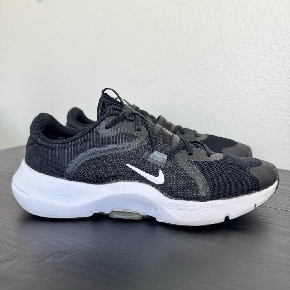 Nike pictures black white