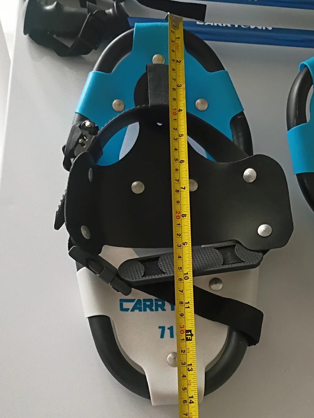 CarryOwn 714 snowshoes