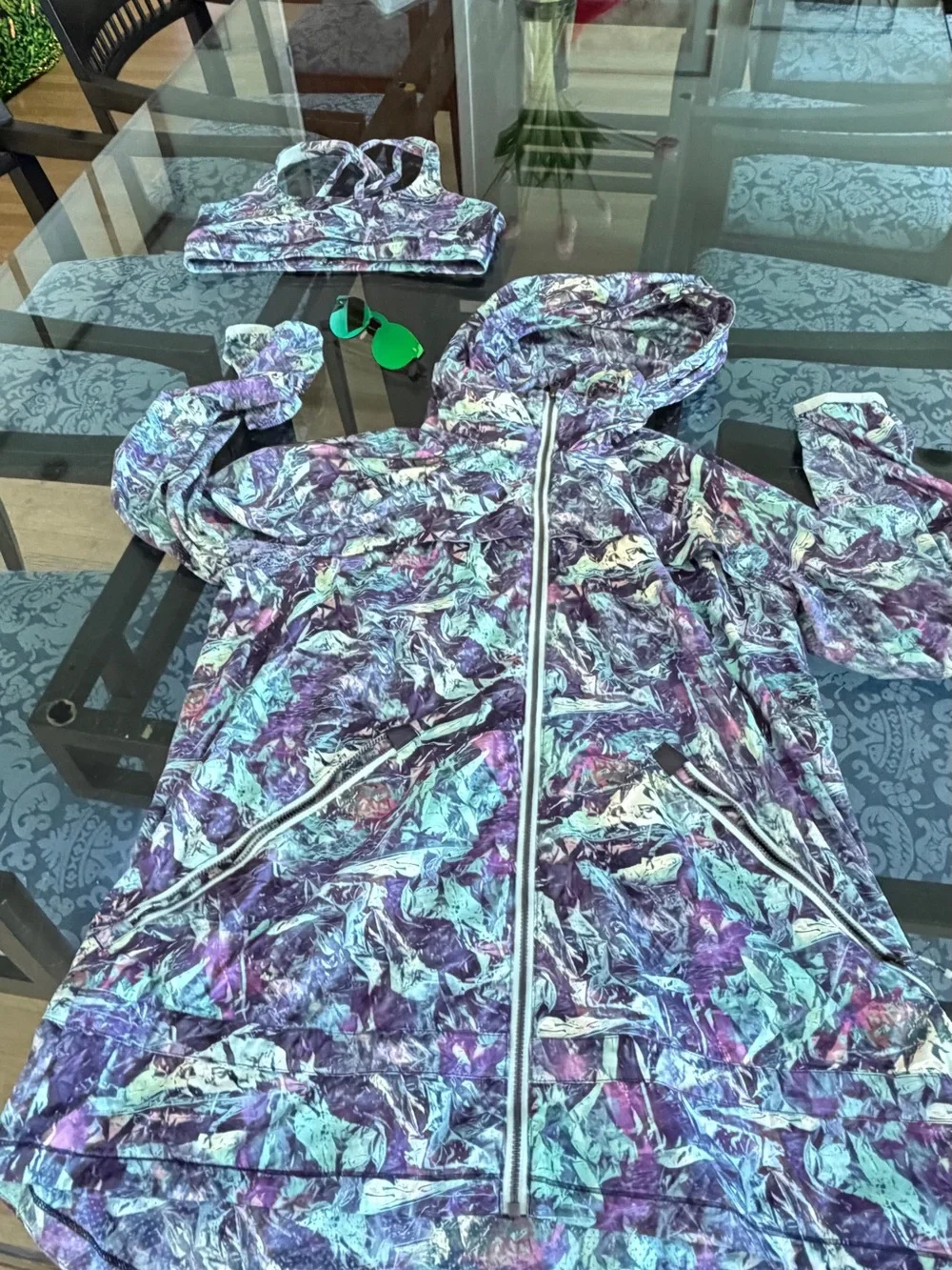 lululemon athletica Purple and Teal Marble-Print Lightweight Hooded Coat & Bra