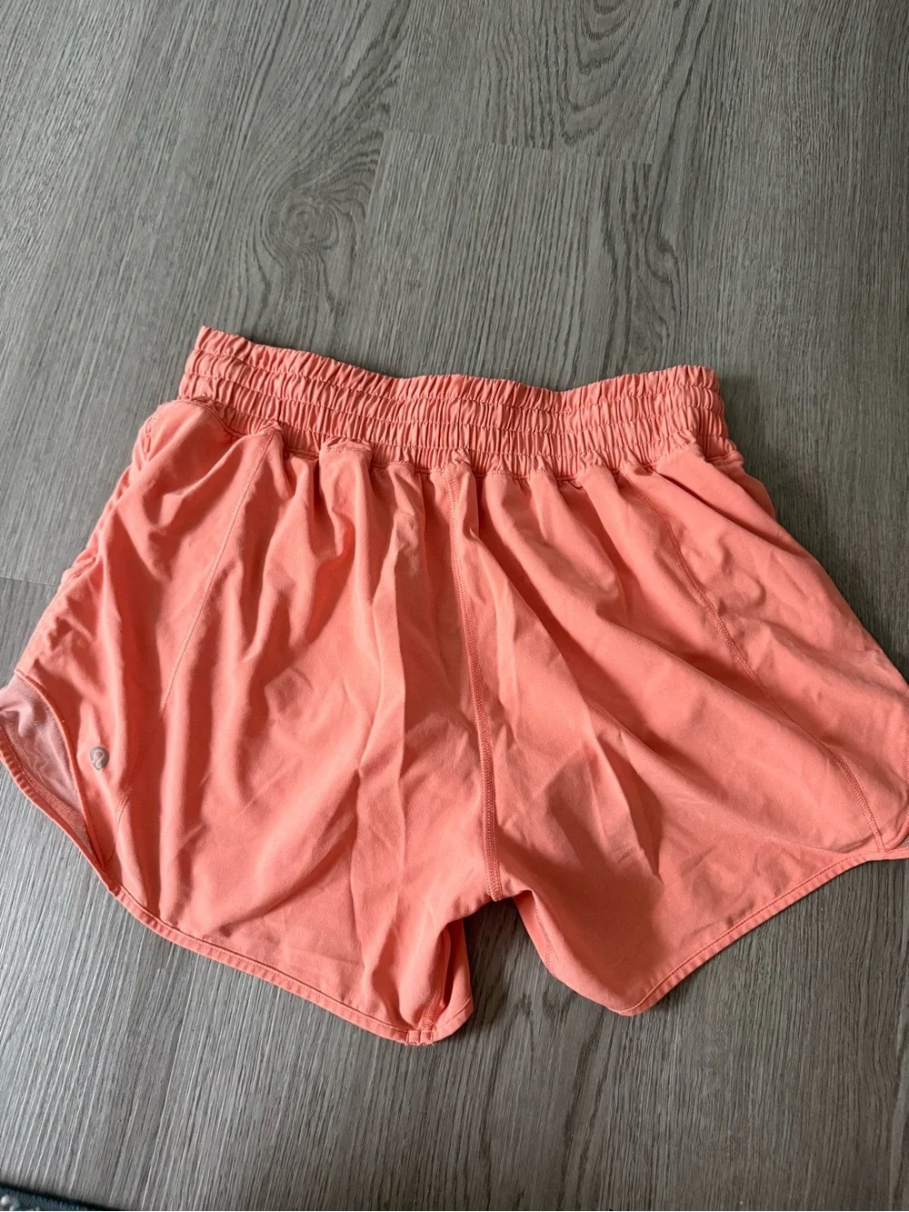 lululemon athletica orange hotty hot 2.5” shorts