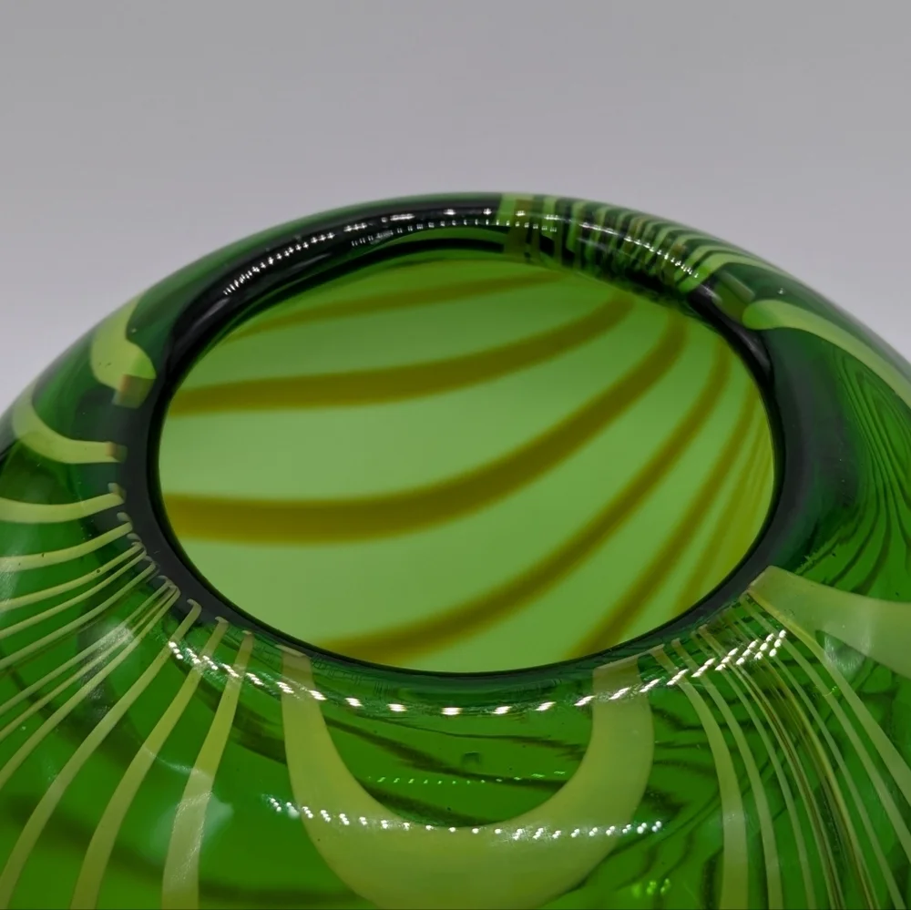 N/A green glass
