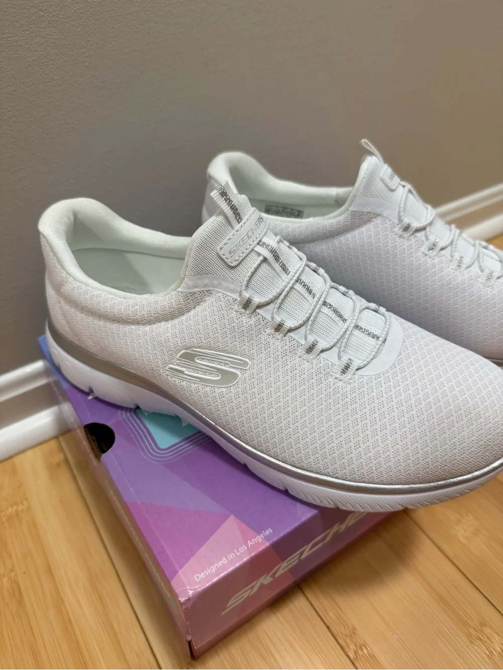 Skechers White Women's Slip-On Athletic Sneakers (please read)