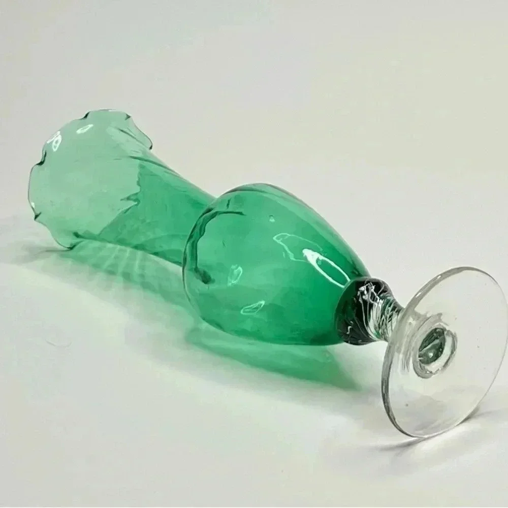 Vintage Art Deco Handblown Glass Green Twisted Scalloped Bud Vase 7.75
