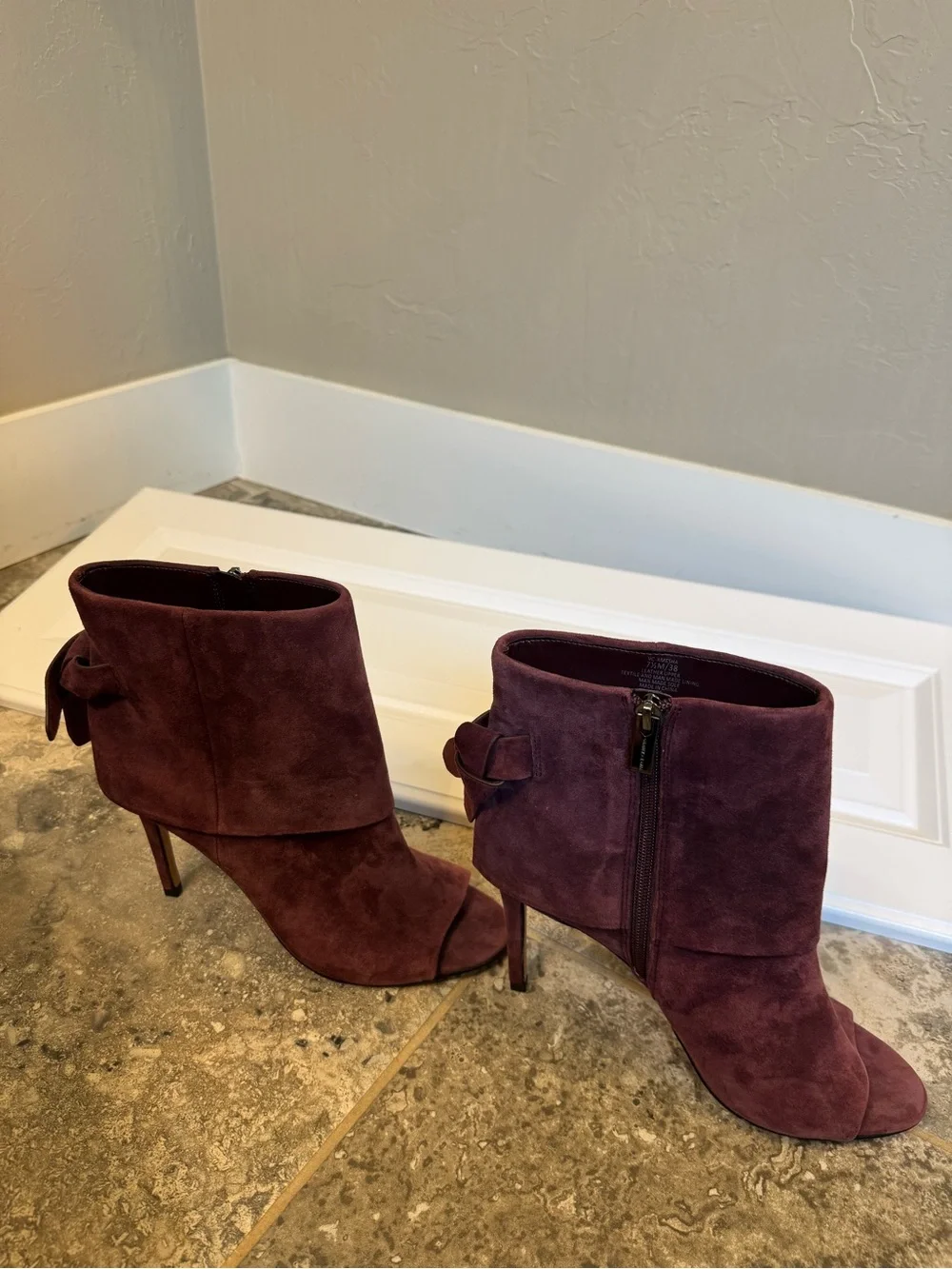 Vince Camuto chic maroon