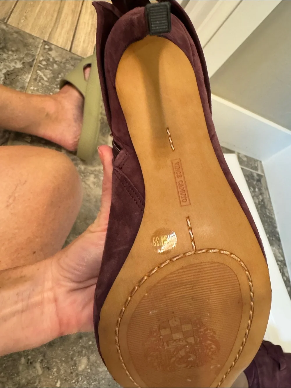 Vince Camuto chic maroon