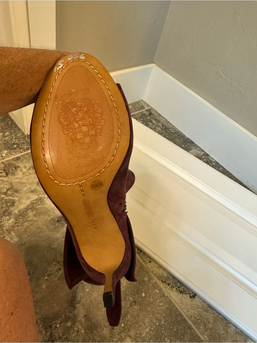 Vince Camuto chic maroon