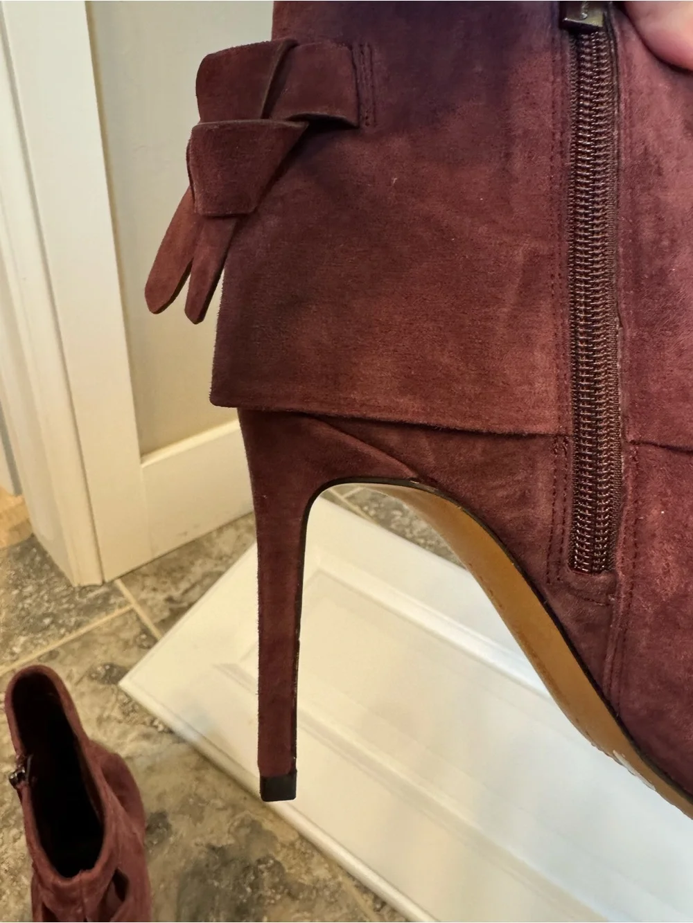 Vince Camuto chic maroon