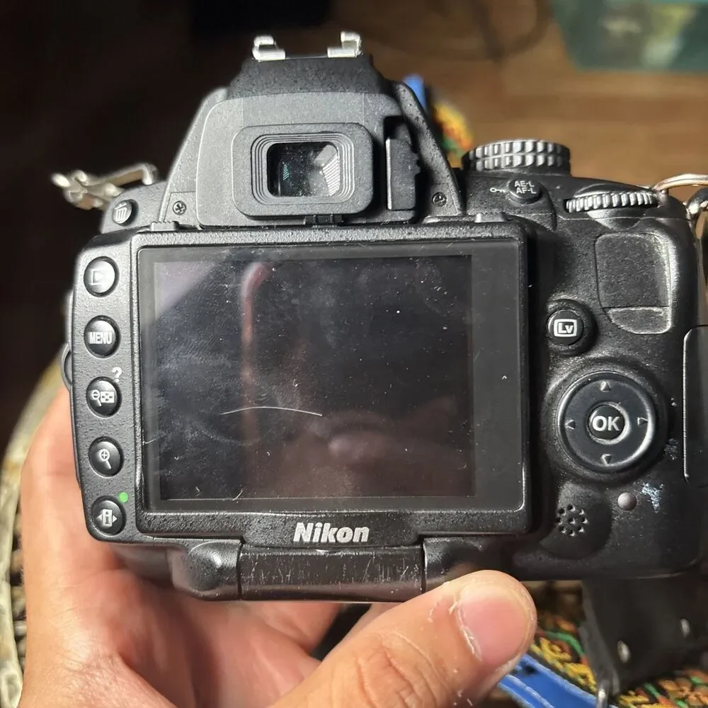 Nikon D5000 DSLR Camera 12.3 MP AF-S 18-55mm VR Lens Tested & Working 16GB Card